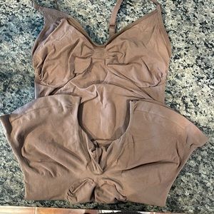 SKIMS MATERNITY SCULPTING SHORT MID THIGH